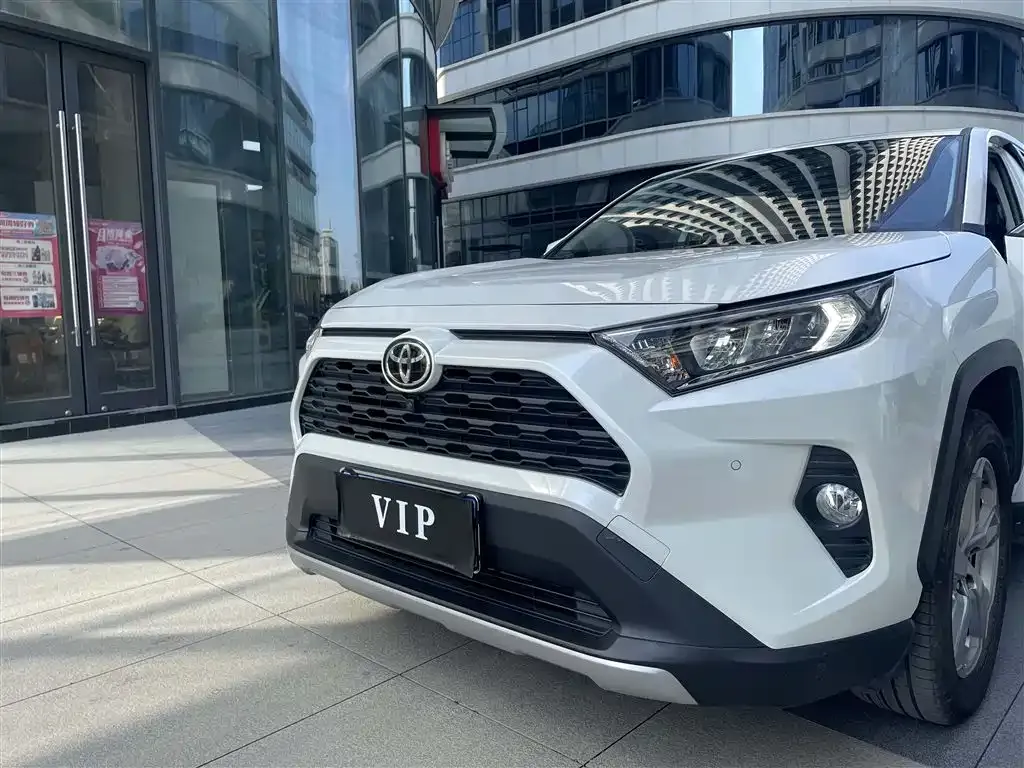 Toyota RAV4 — фото 8