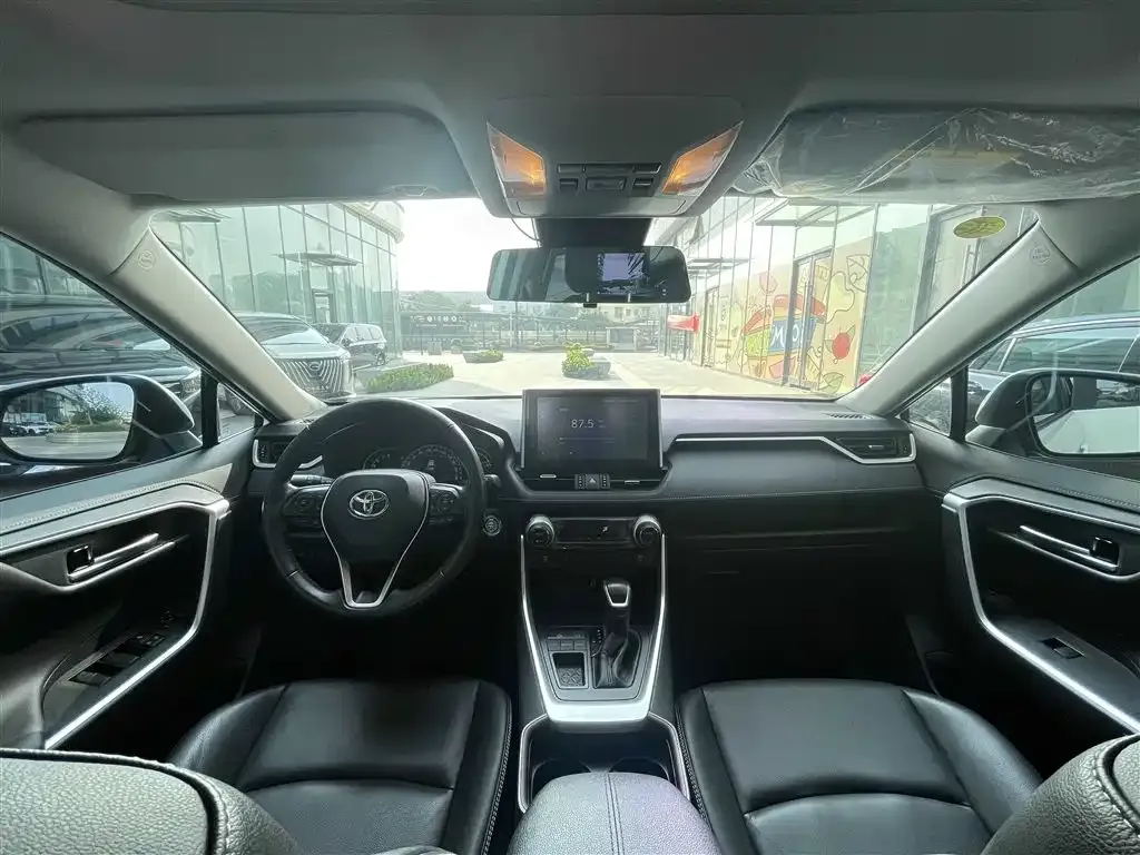 Toyota RAV4 — фото 10