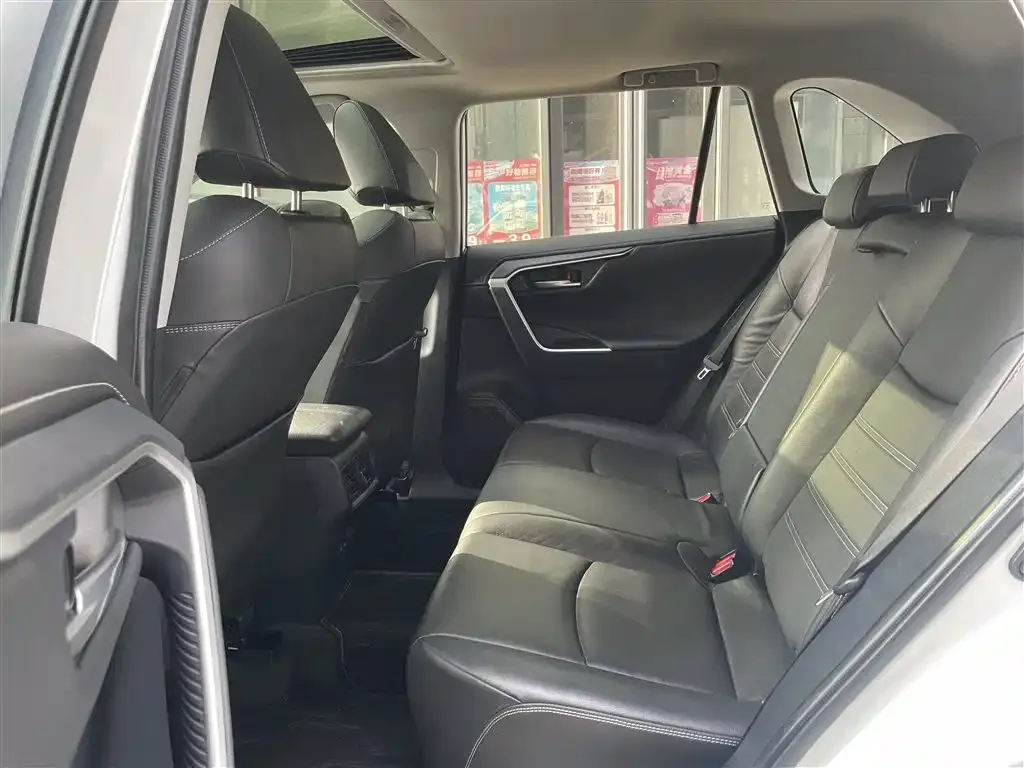 Toyota RAV4 — фото 2