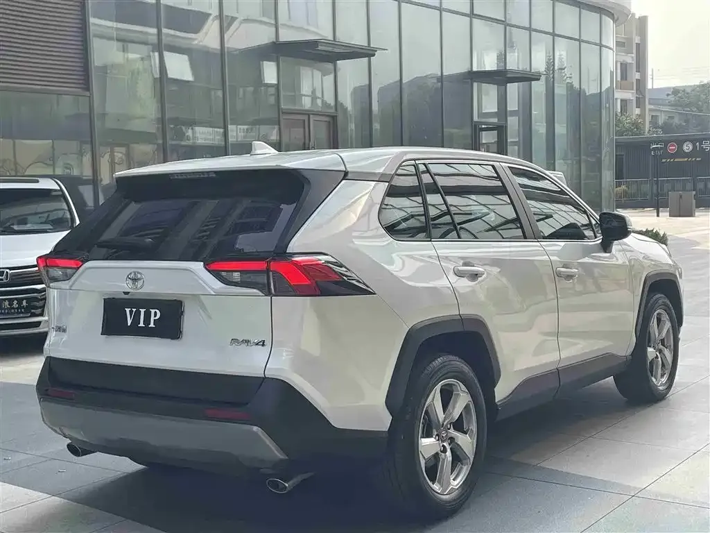 Toyota RAV4 — фото 6