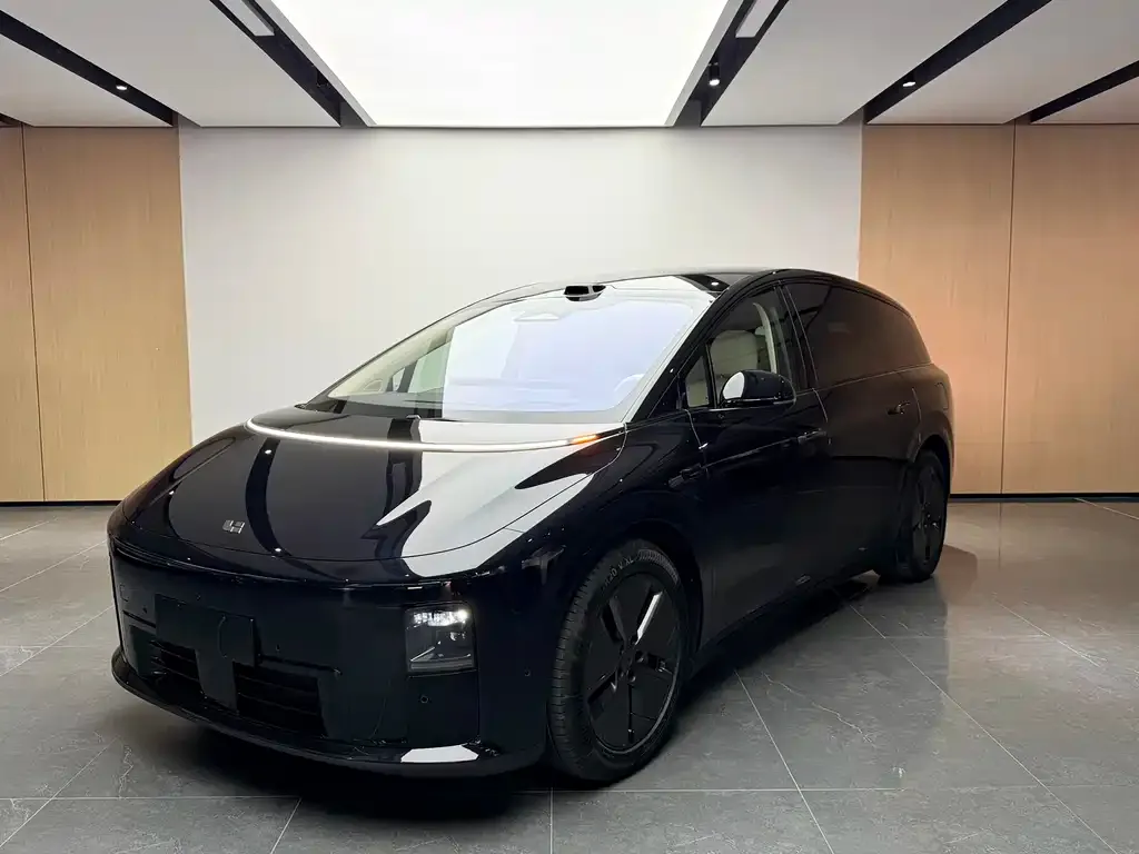 Li Auto i8 — фото 1