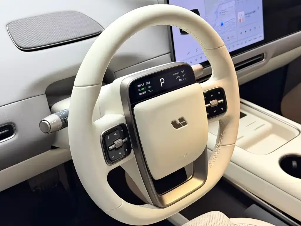Li Auto i8 — фото 9