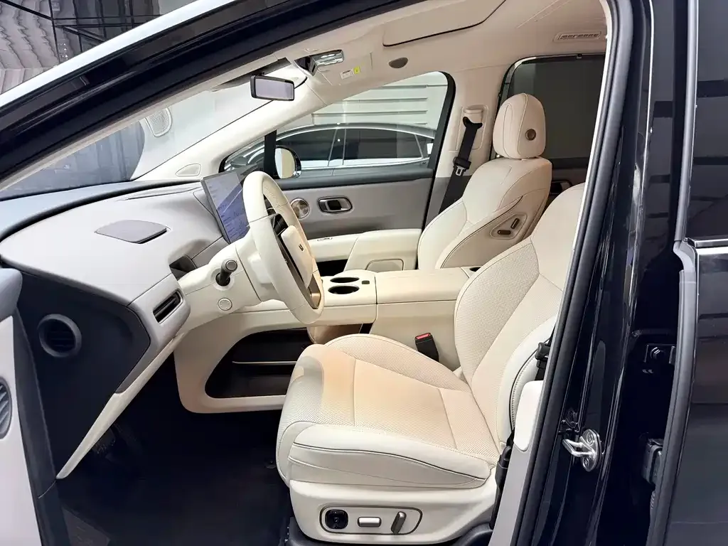 Li Auto i8 — фото 7