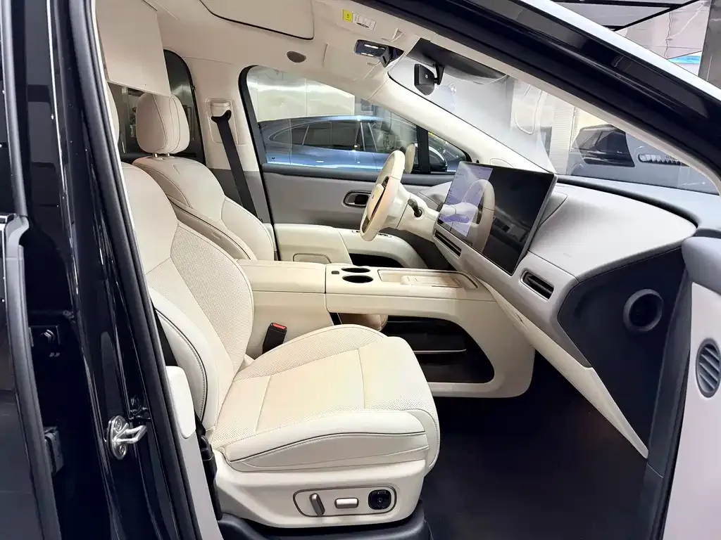 Li Auto i8 — фото 8