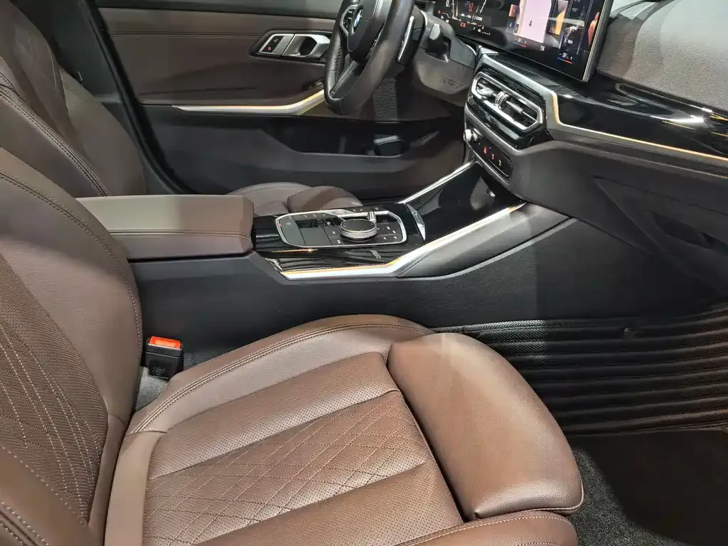BMW 3 Series 2023 из CN, фото 9