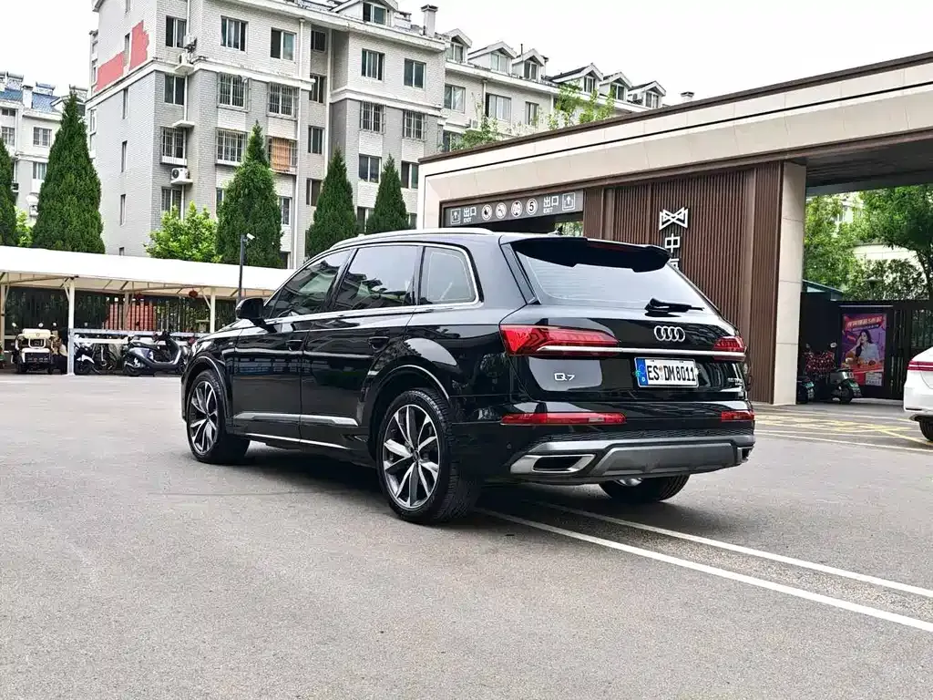 Audi Q7 2021 из CN, фото 7