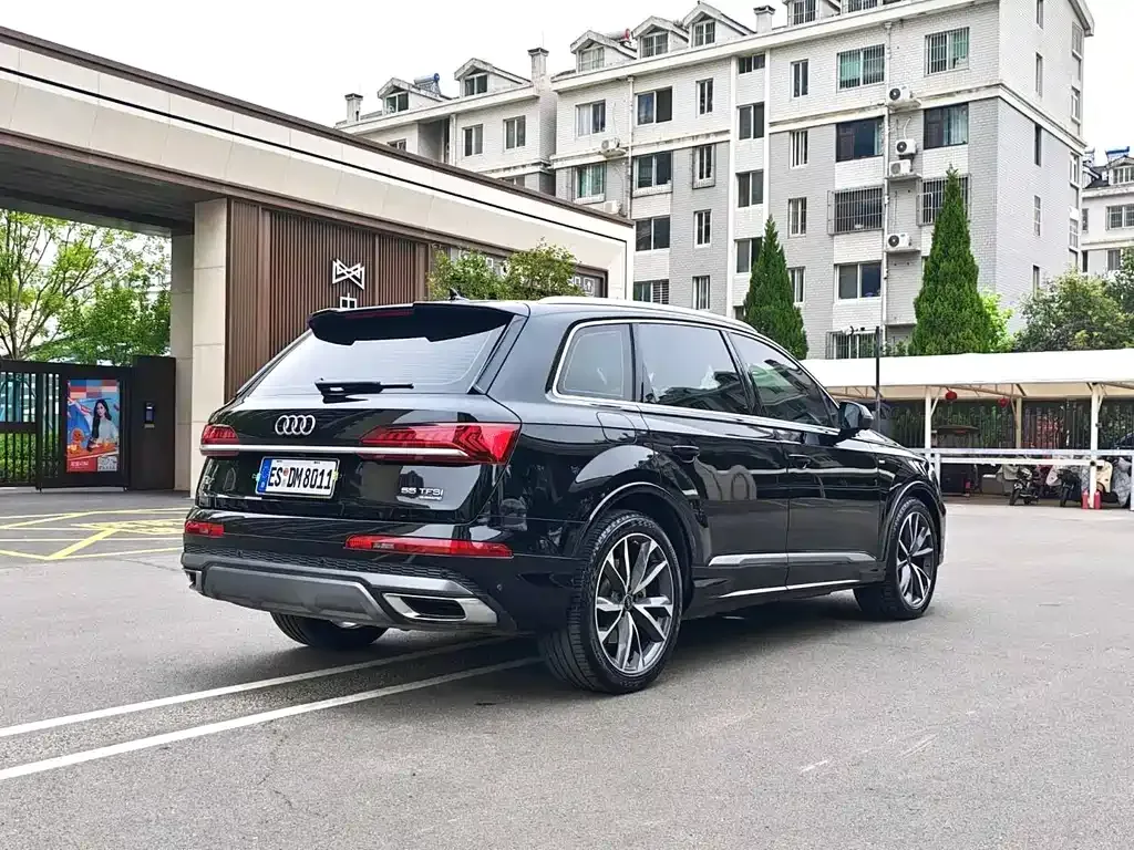 Audi Q7 2021 из CN, фото 8