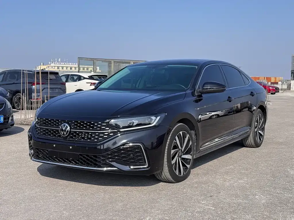 Volkswagen Passat — фото 1