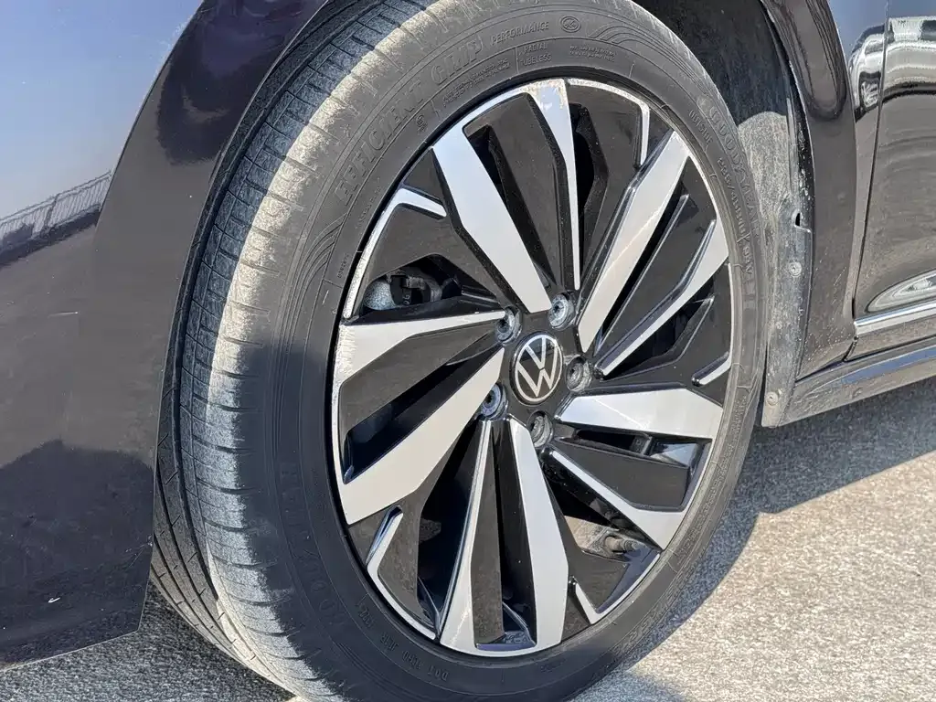 Volkswagen Passat — фото 10