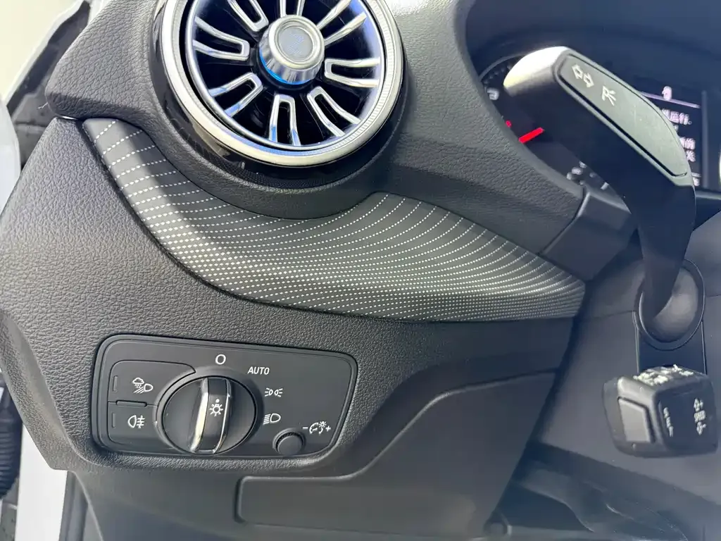 Audi Q2L 2022 из CN, фото 9
