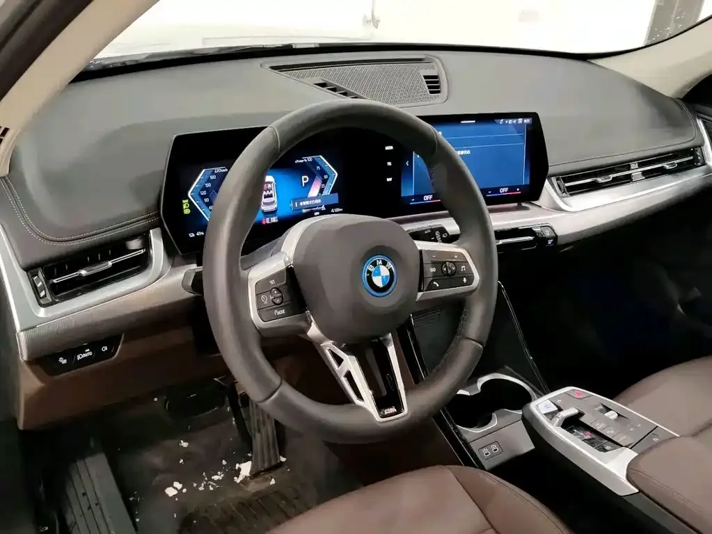 BMW iX1 2025 из CN, фото 9