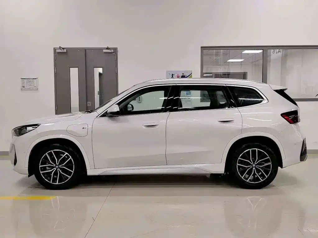 BMW iX1 2025 из CN, фото 6