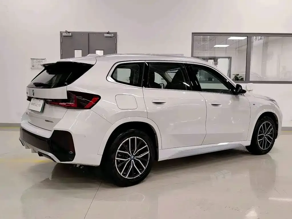 BMW iX1 2025 из CN, фото 3