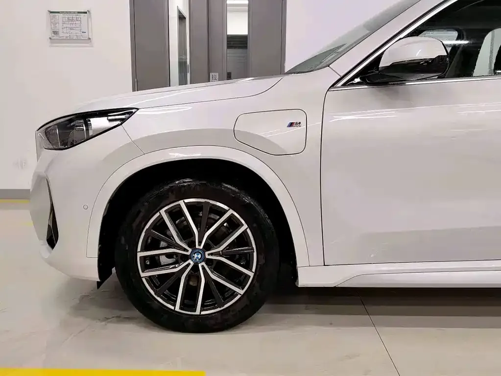 BMW iX1 2025 из CN, фото 8