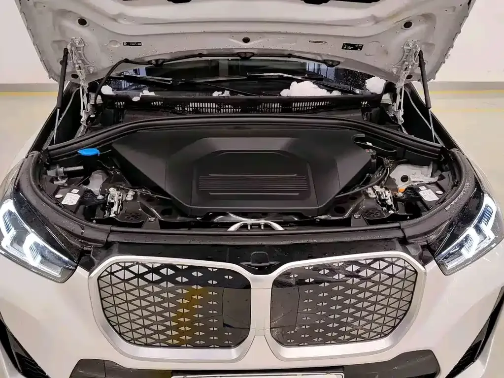 BMW iX1 2025 из CN, фото 2
