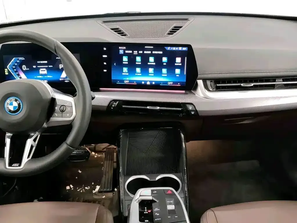 BMW iX1 2025 из CN, фото 7