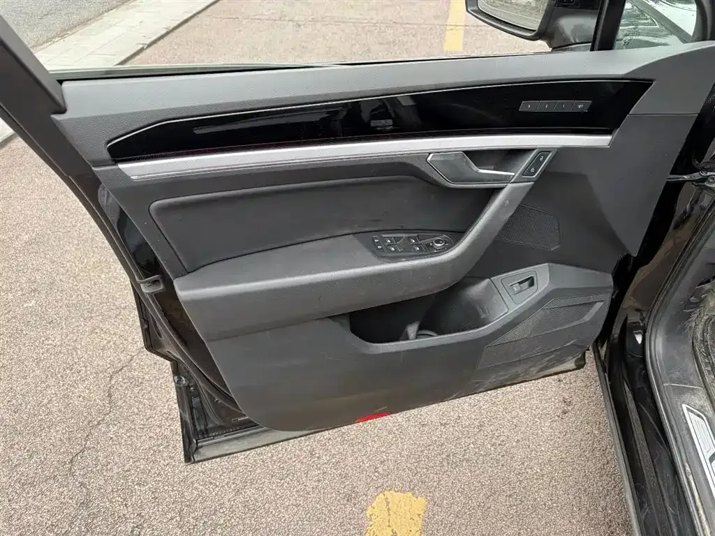 Volkswagen Touareg 2023 из CN, фото 8