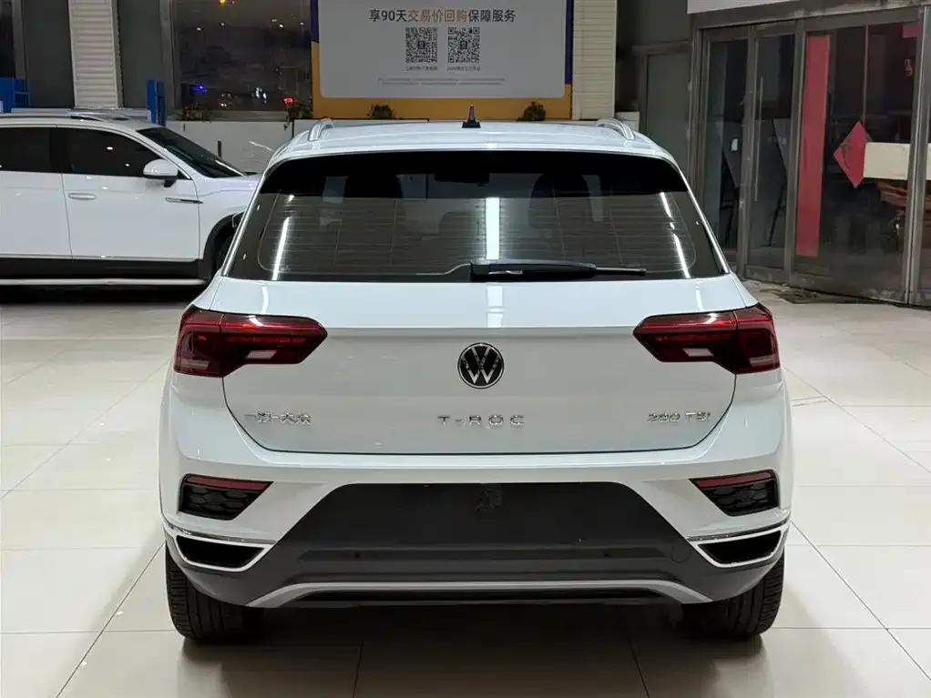 Volkswagen T-Roc — фото 6