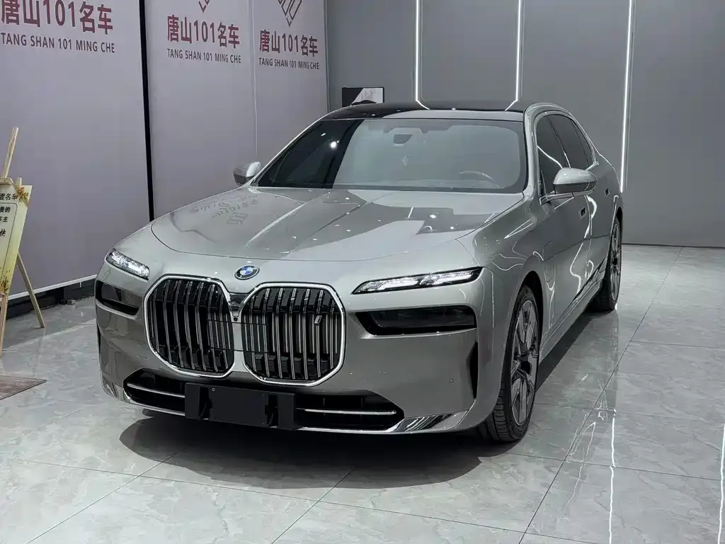 BMW i7