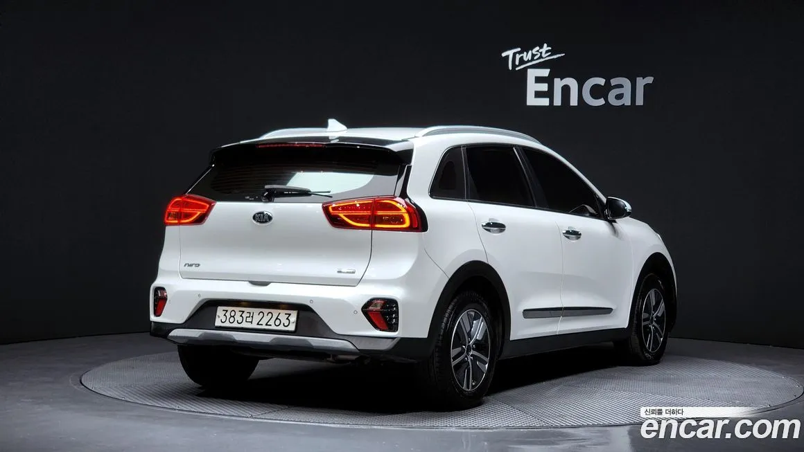 Kia Niro — фото 8