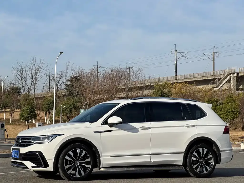 Volkswagen Tiguan L 2022 из CN, фото 1