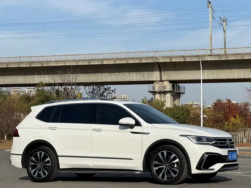 Volkswagen Tiguan L 2022 из CN, фото 3