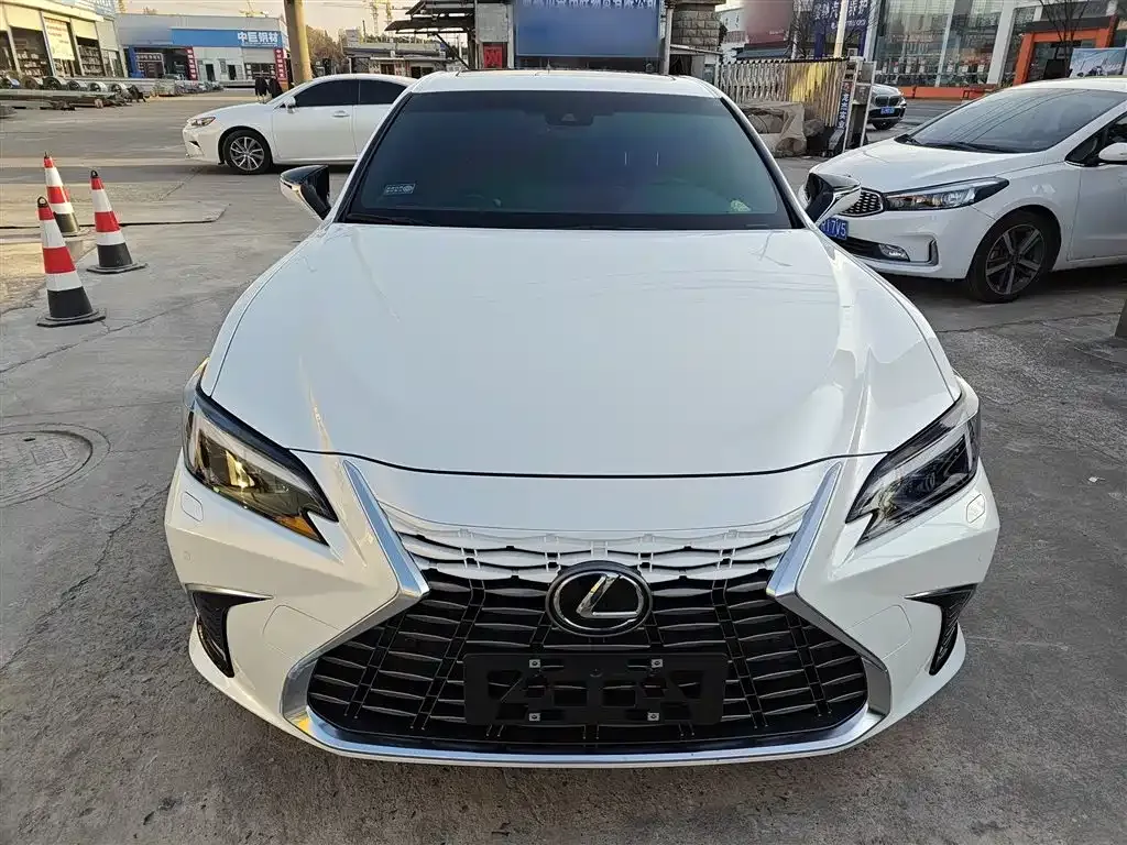 Lexus ES — фото 10