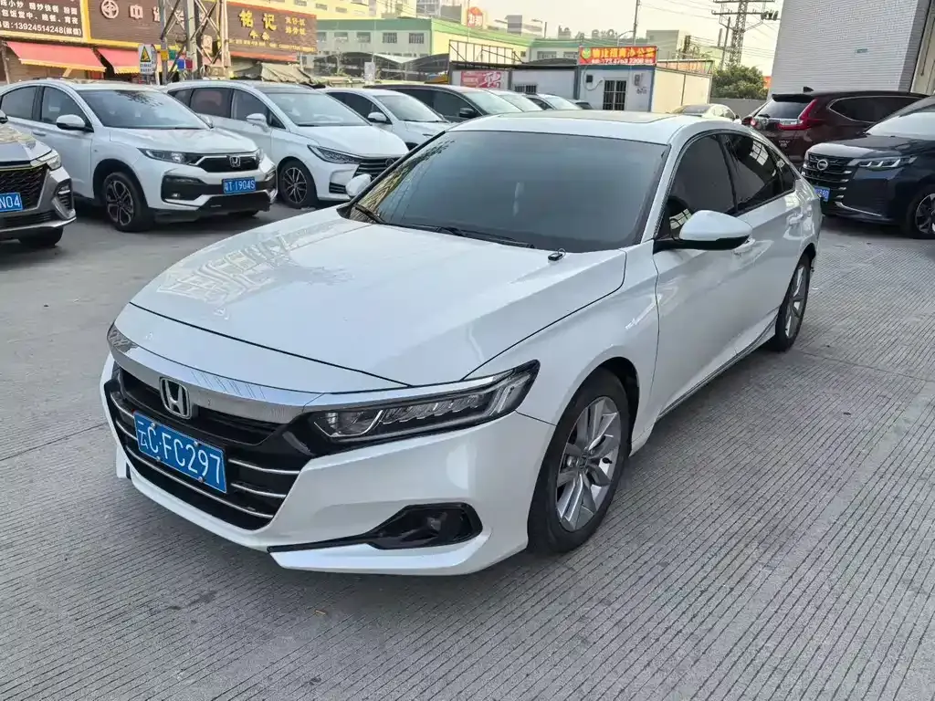 Honda Accord — фото 1