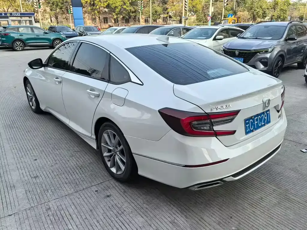 Honda Accord — фото 6