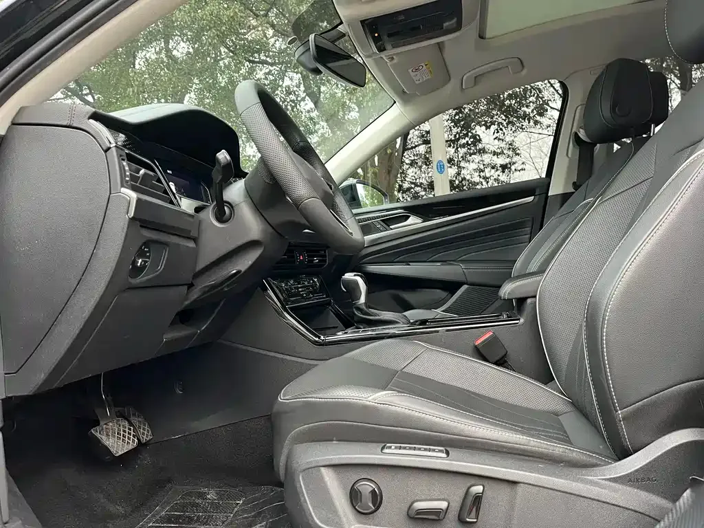 Volkswagen Passat 2024 из CN, фото 3