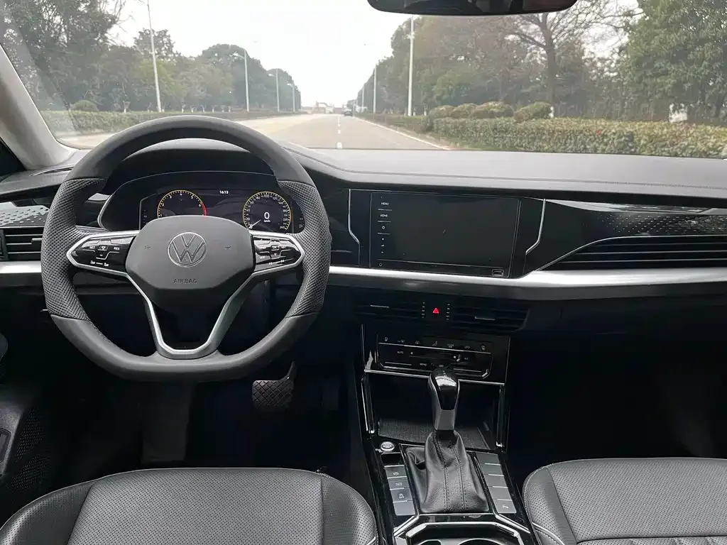 Volkswagen Passat 2024 из CN, фото 2