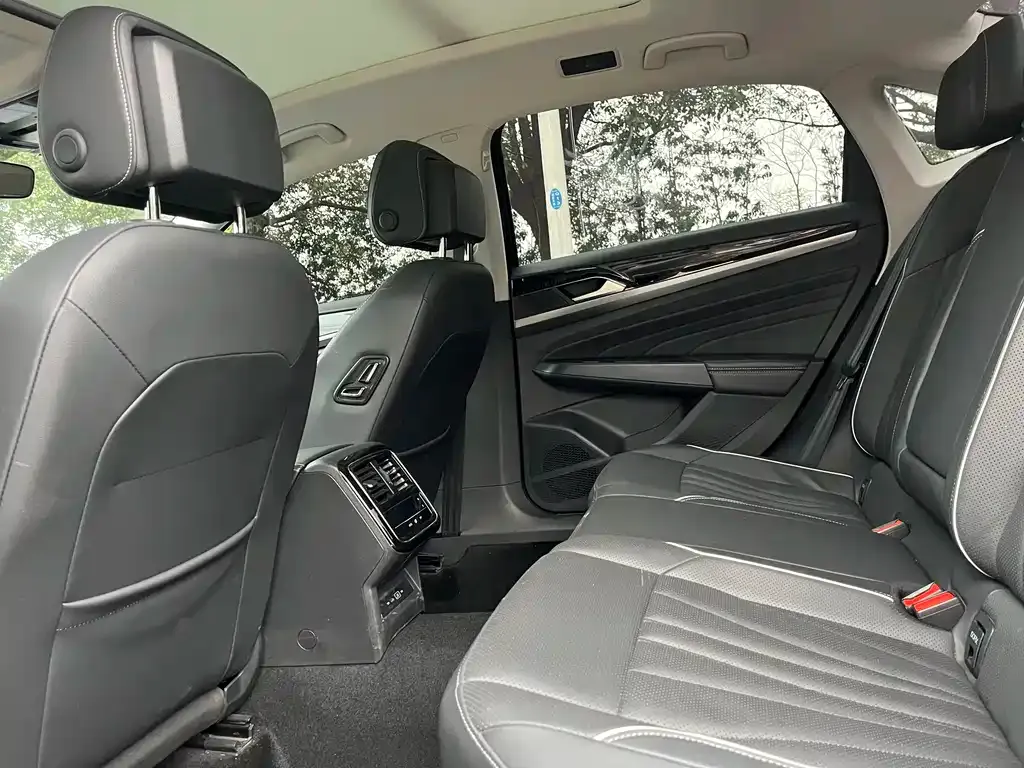 Volkswagen Passat 2024 из CN, фото 8