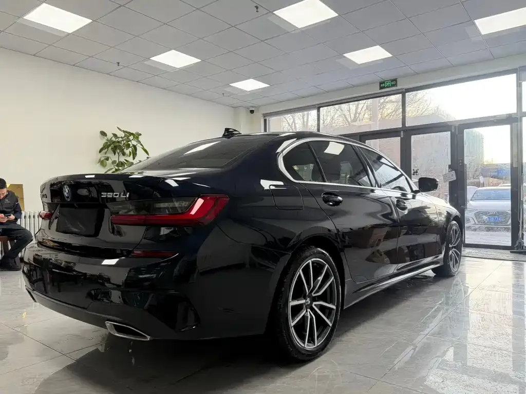 BMW 3 Series 2022 из CN, фото 2