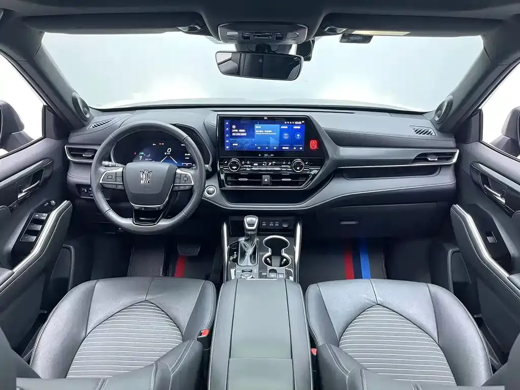Toyota Crown Kluger 2023 из CN, фото 10