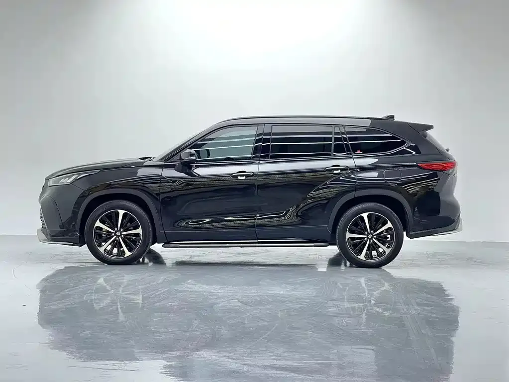 Toyota Crown Kluger 2023 из CN, фото 6