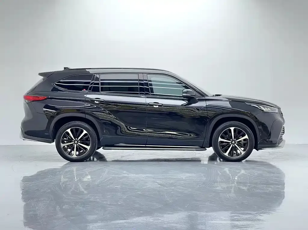 Toyota Crown Kluger 2023 из CN, фото 3