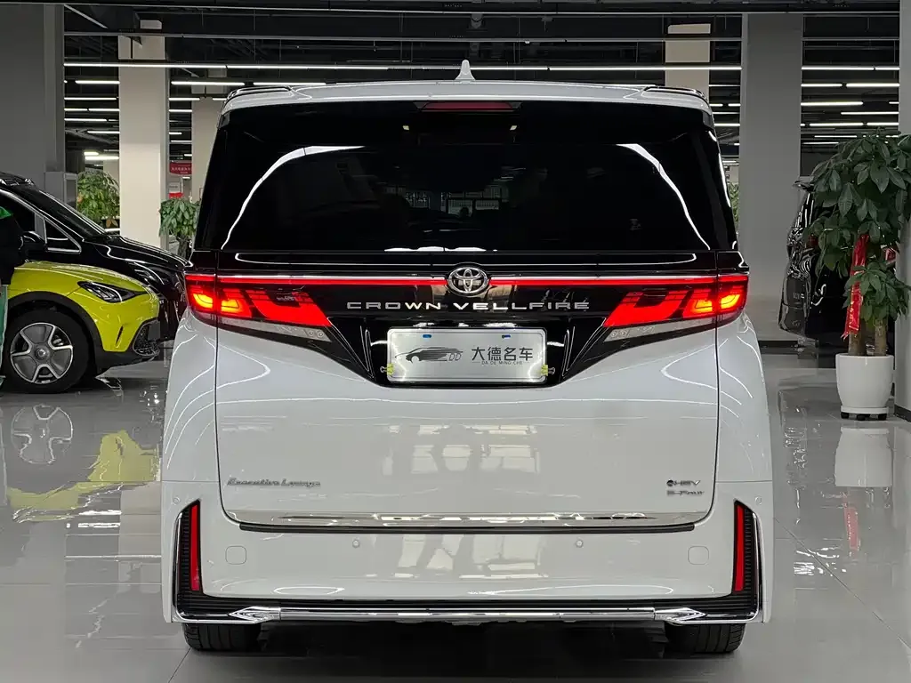 Toyota Vellfire — фото 10