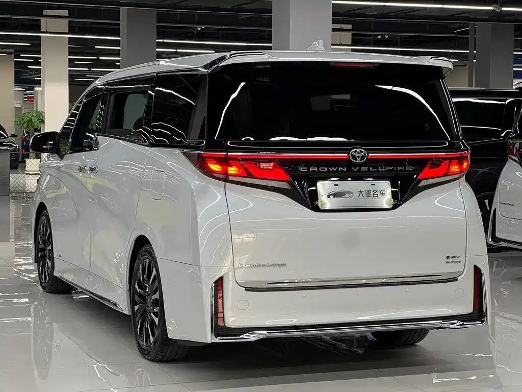 Toyota Vellfire — фото 5