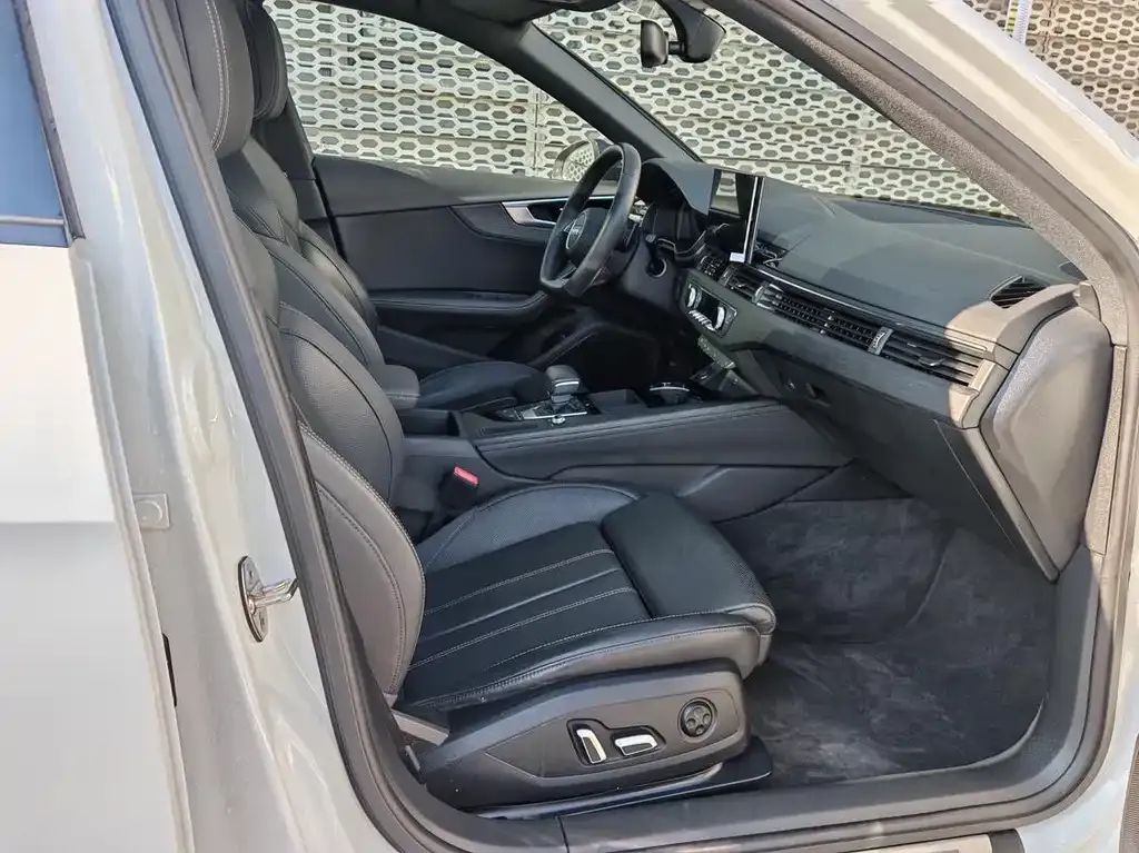 Audi A4L 2023 из CN, фото 7