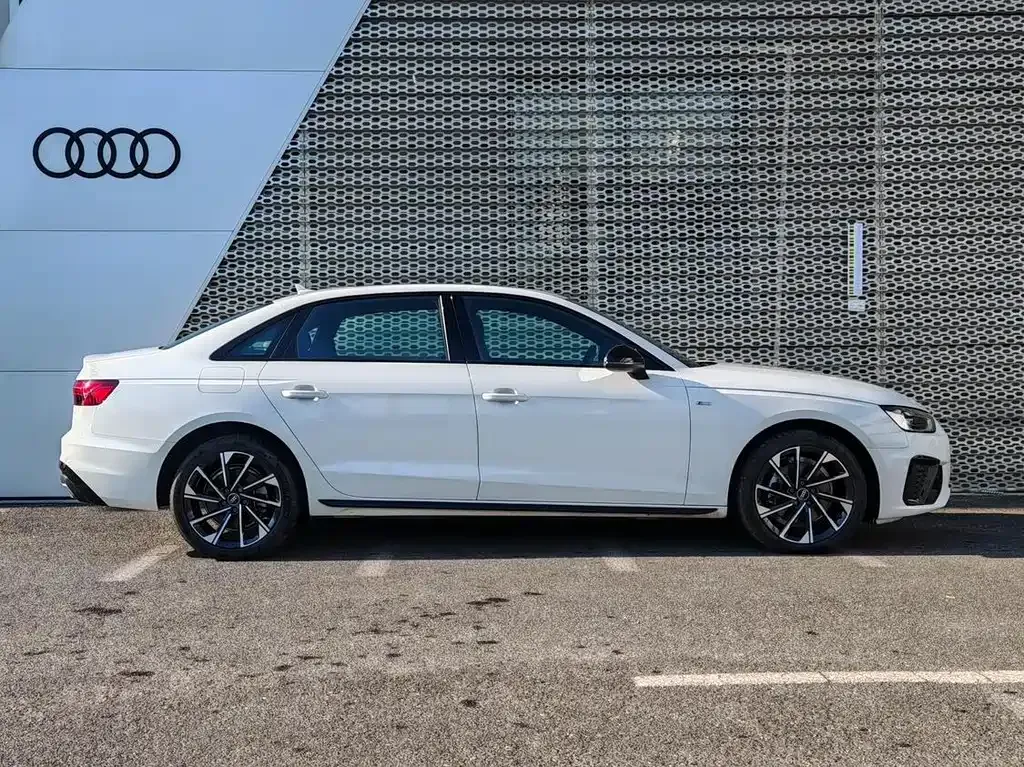 Audi A4L 2023 из CN, фото 8