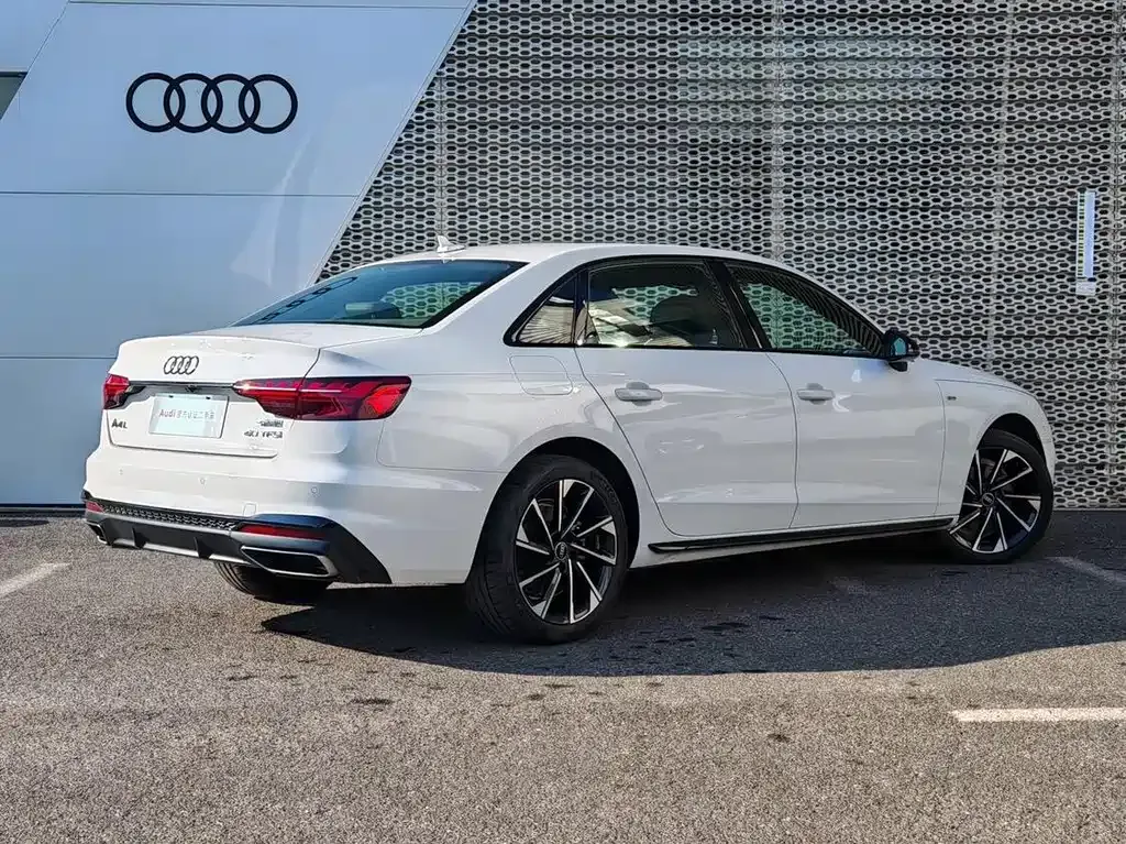 Audi A4L 2023 из CN, фото 9