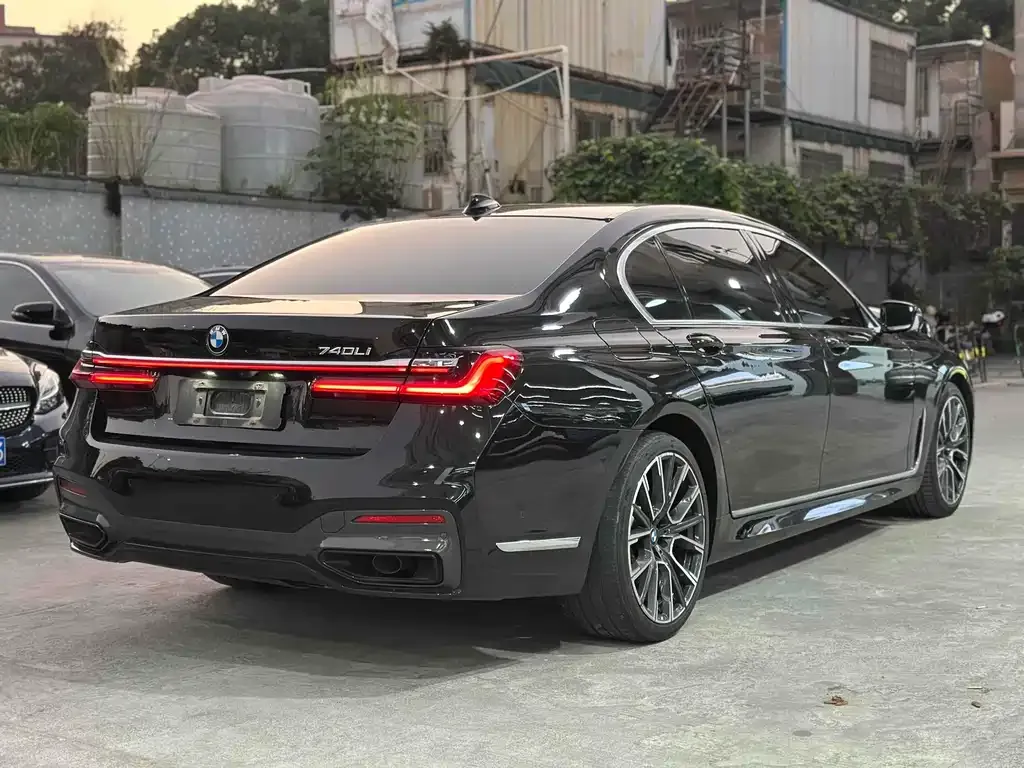 BMW 7 Series — фото 3