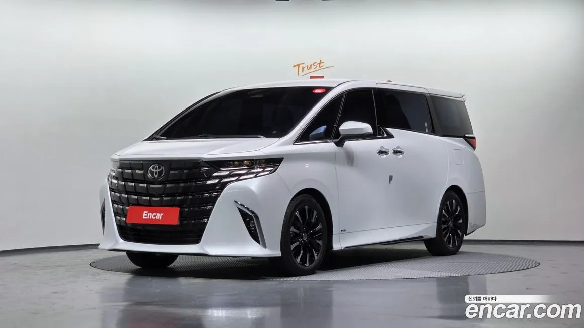 Toyota Alphard — фото 1