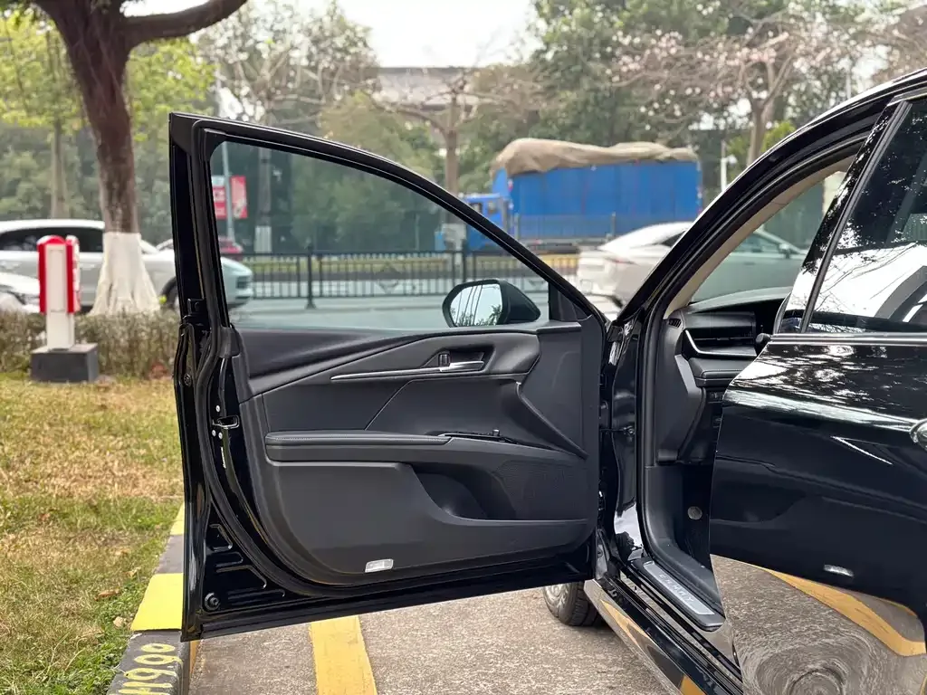Toyota Camry 2025 из CN, фото 10