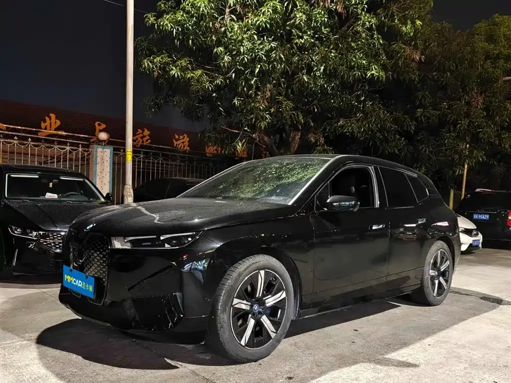 BMW iX