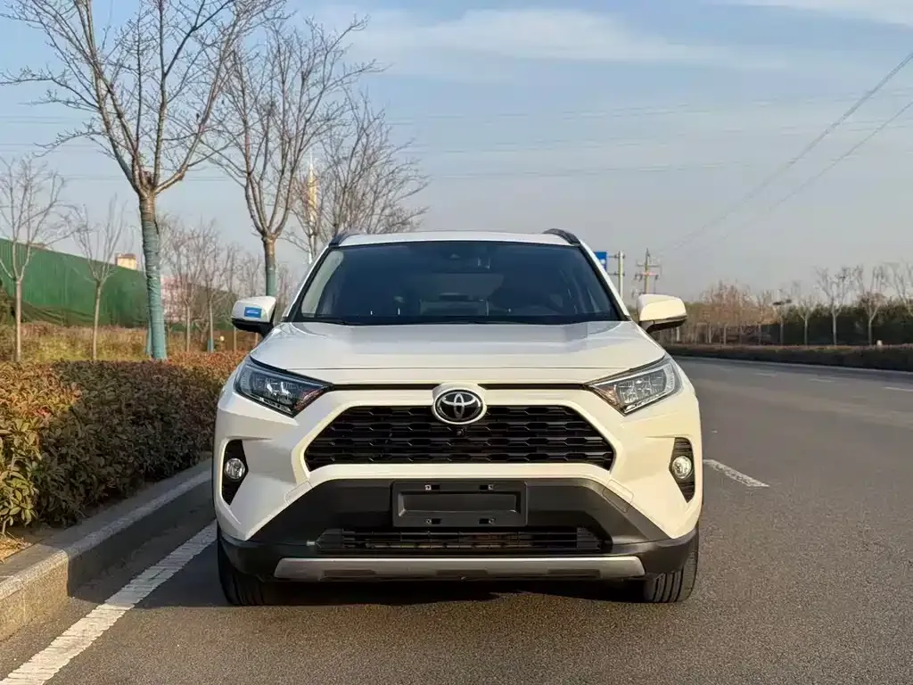 Toyota RAV4 — фото 2