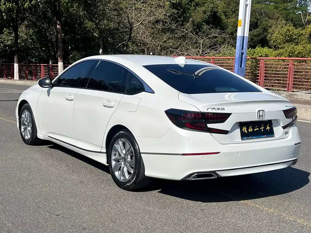 Honda Accord — фото 9