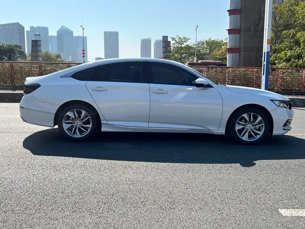 Honda Accord — фото 10