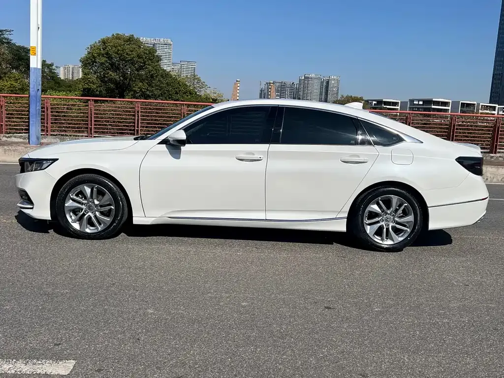 Honda Accord — фото 6