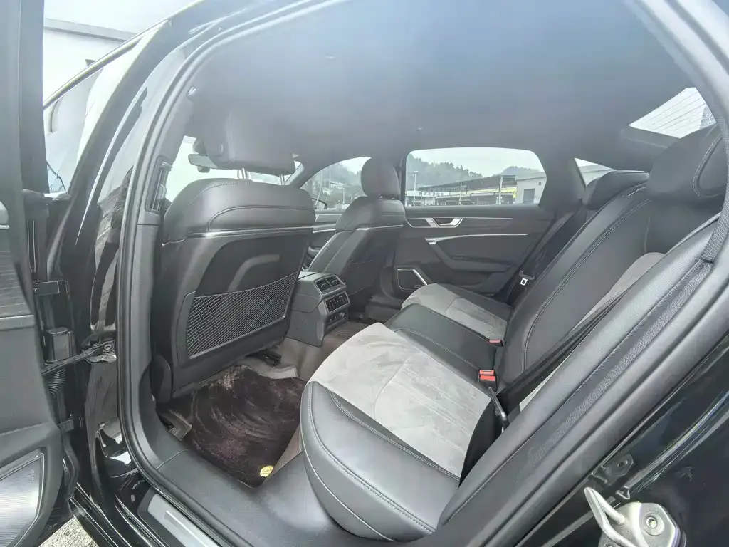 Audi A6L 2024 из CN, фото 6